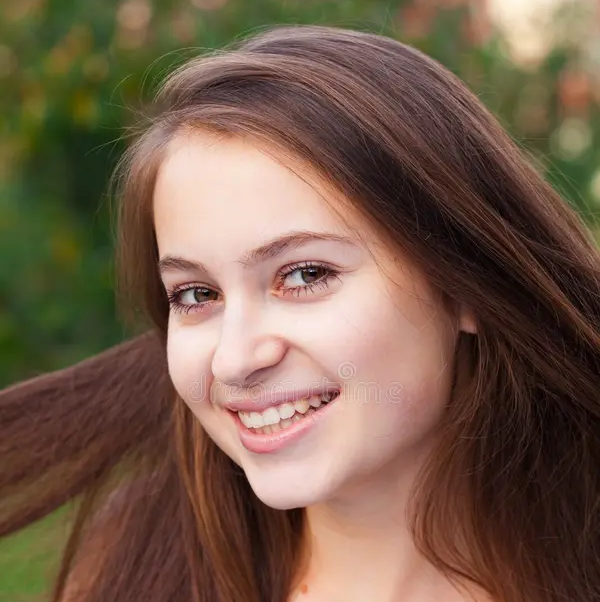 files/mujer-joven-hermosa-al-aire-libre-19314681.png